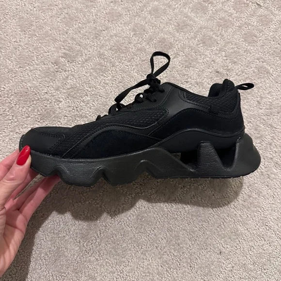 Nike Women’s RYZ 365 2 'Triple Black' - Picture 7 of 8